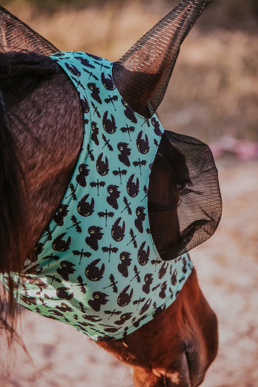 Toothless fly mask
