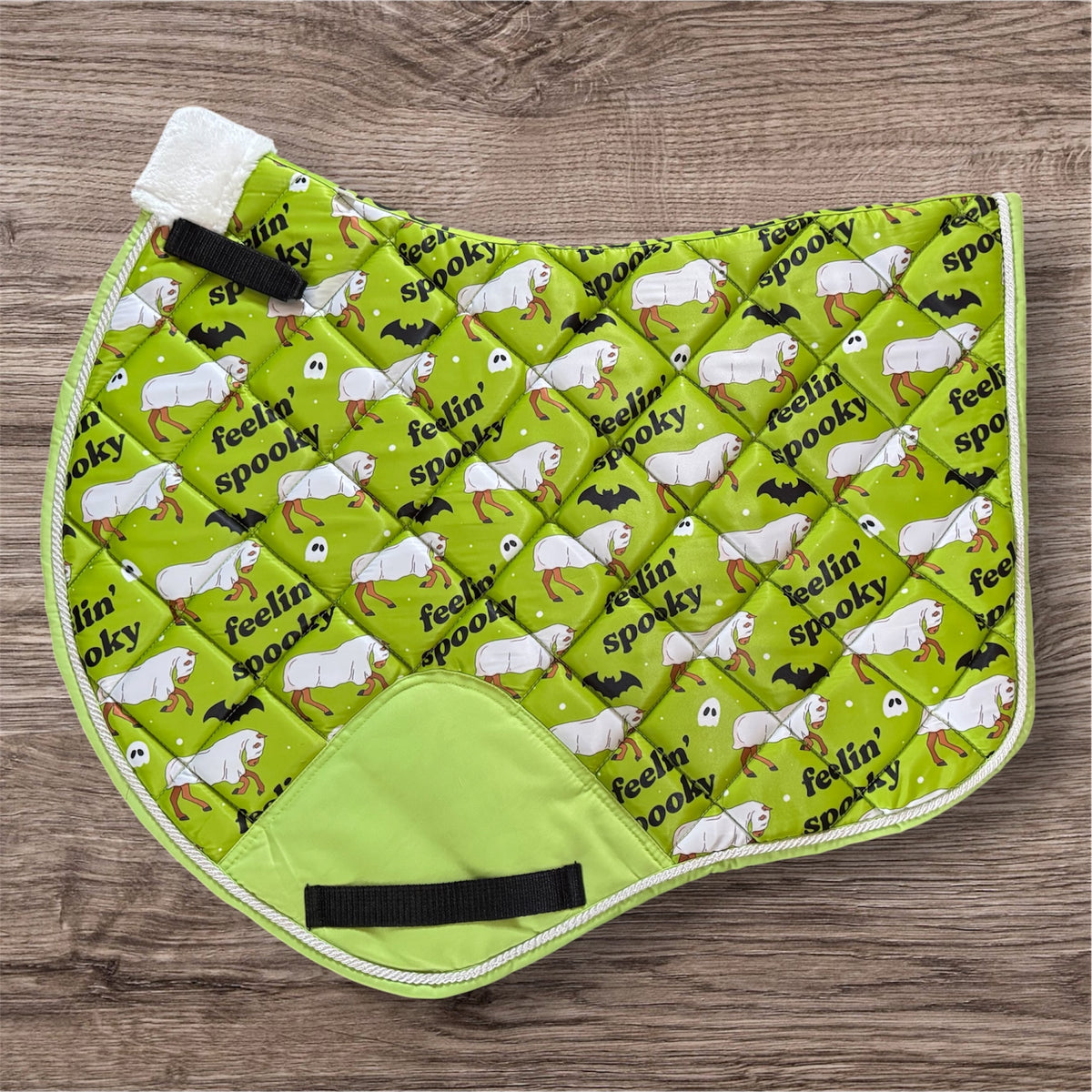 Green Feeling spooky jump cut saddle pad
