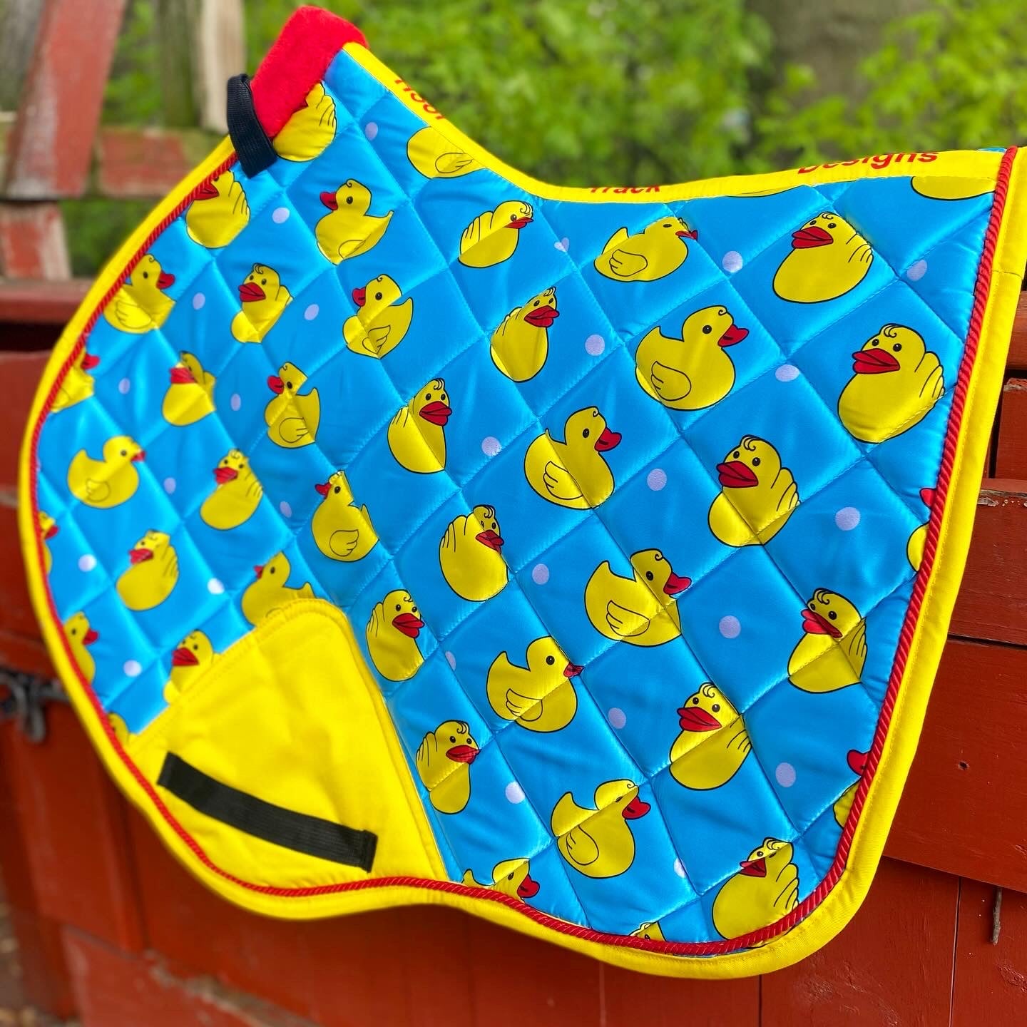 Rubber duck jump cut saddle pad