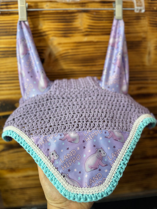 Land hippo bonnet