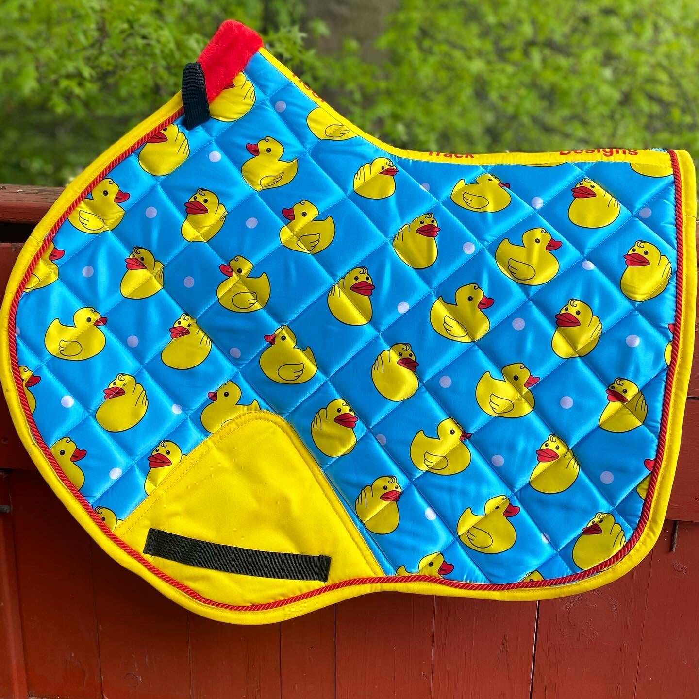 Rubber duck jump cut saddle pad