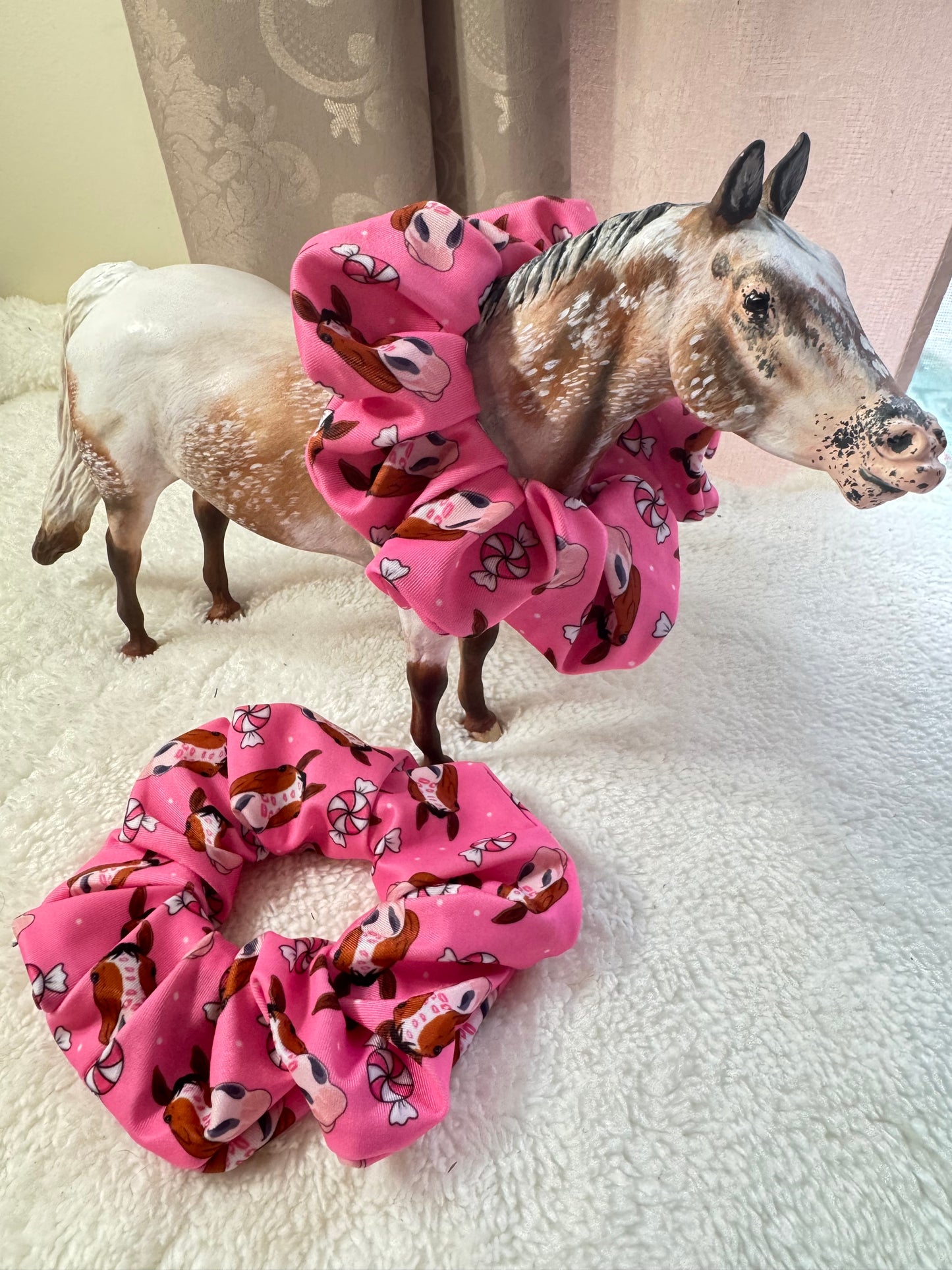 Peppermint kisses large hair scrunchie (1 pack)