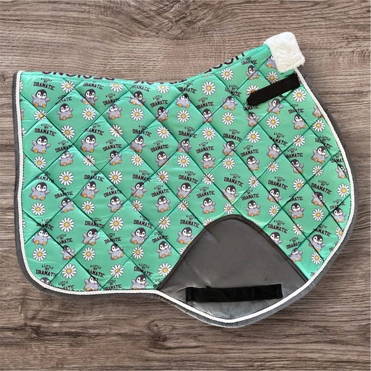 Dramatic jump cut saddle pad