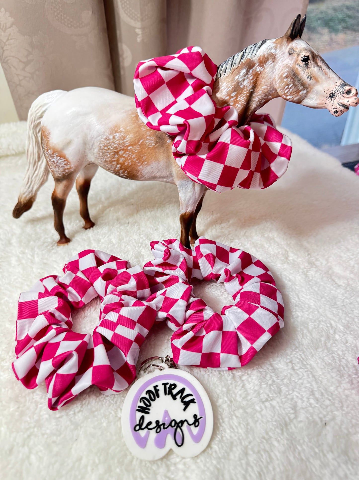 Pink checker large hair scrunchie (1 pack)