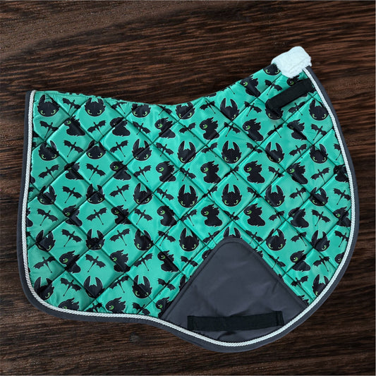 Toothless jump cut saddle pad