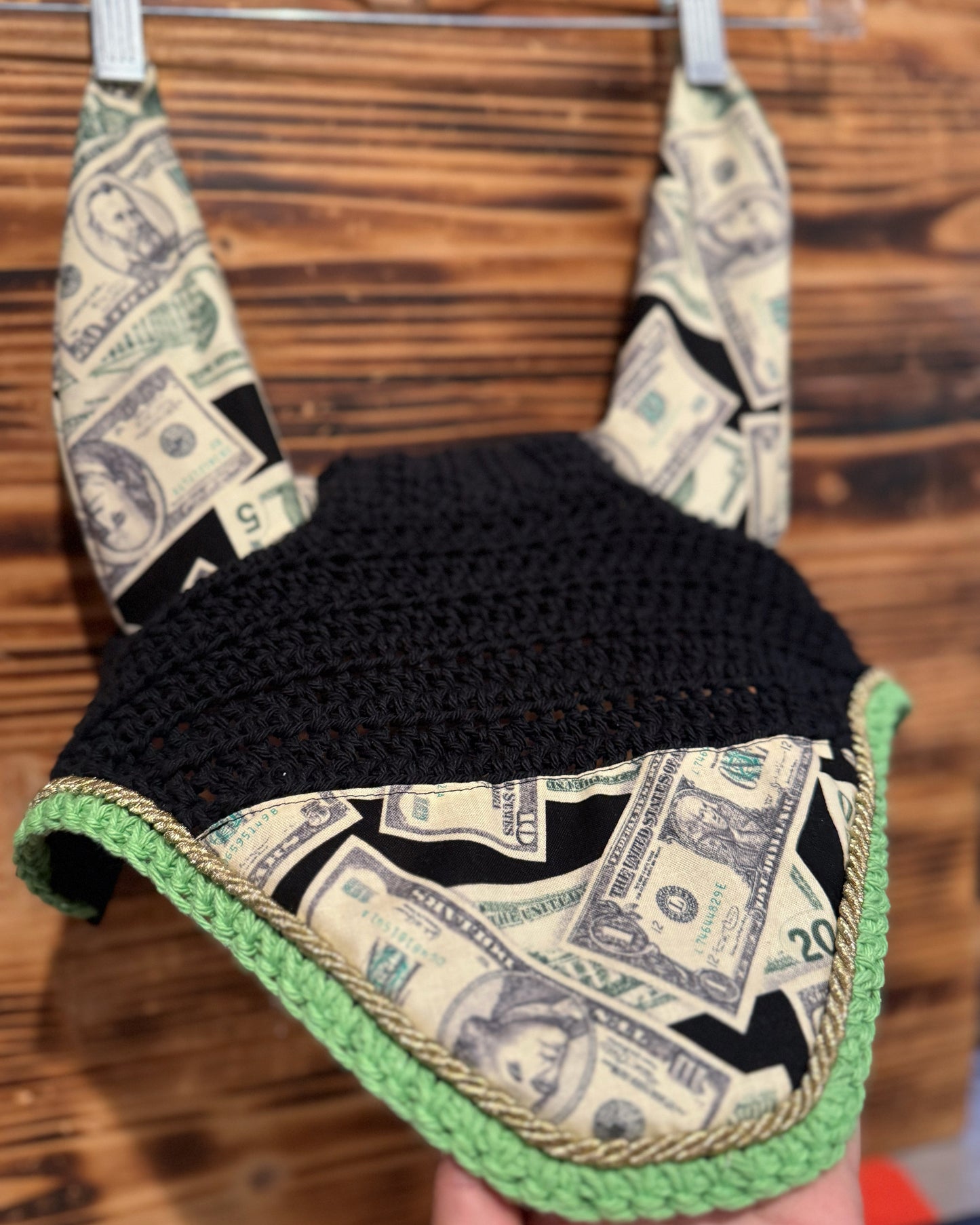 Money fly bonnet