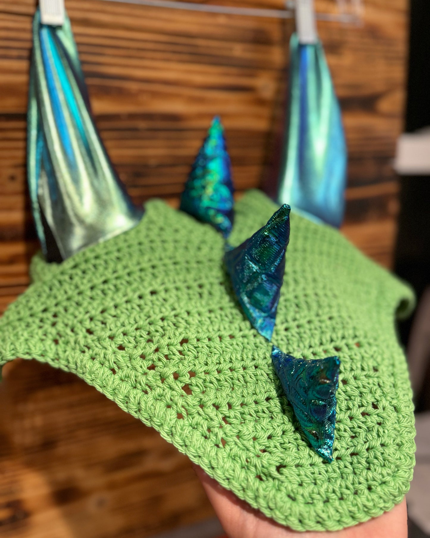 Dino horn fly bonnet