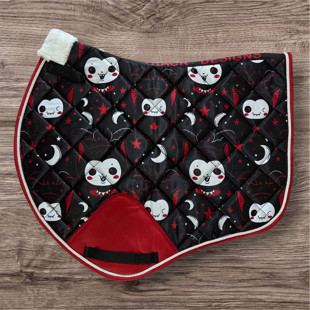 Vampire jump cut saddle pad