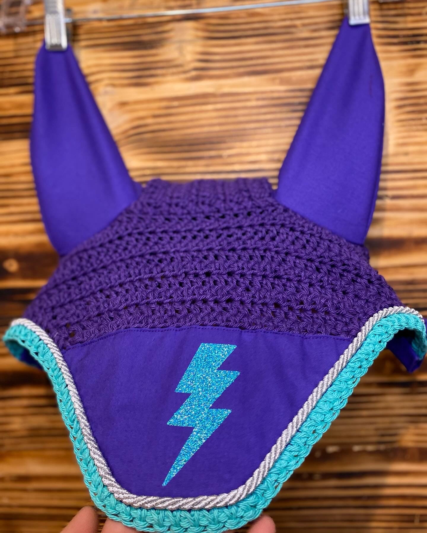 Lightning bolt fly bonnet