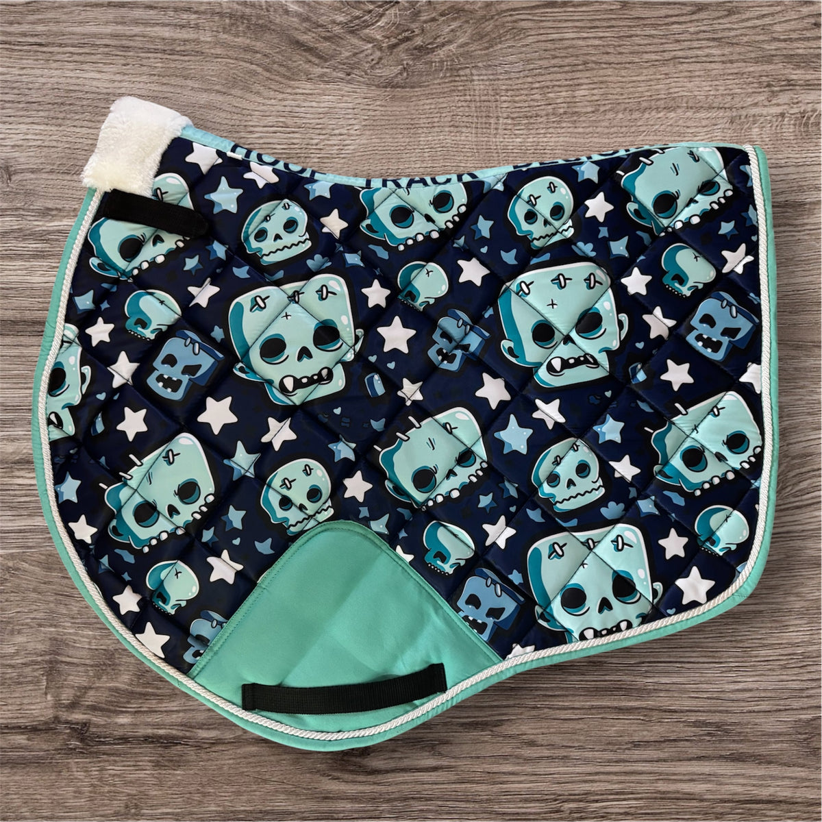 Monster jump cut saddle pad