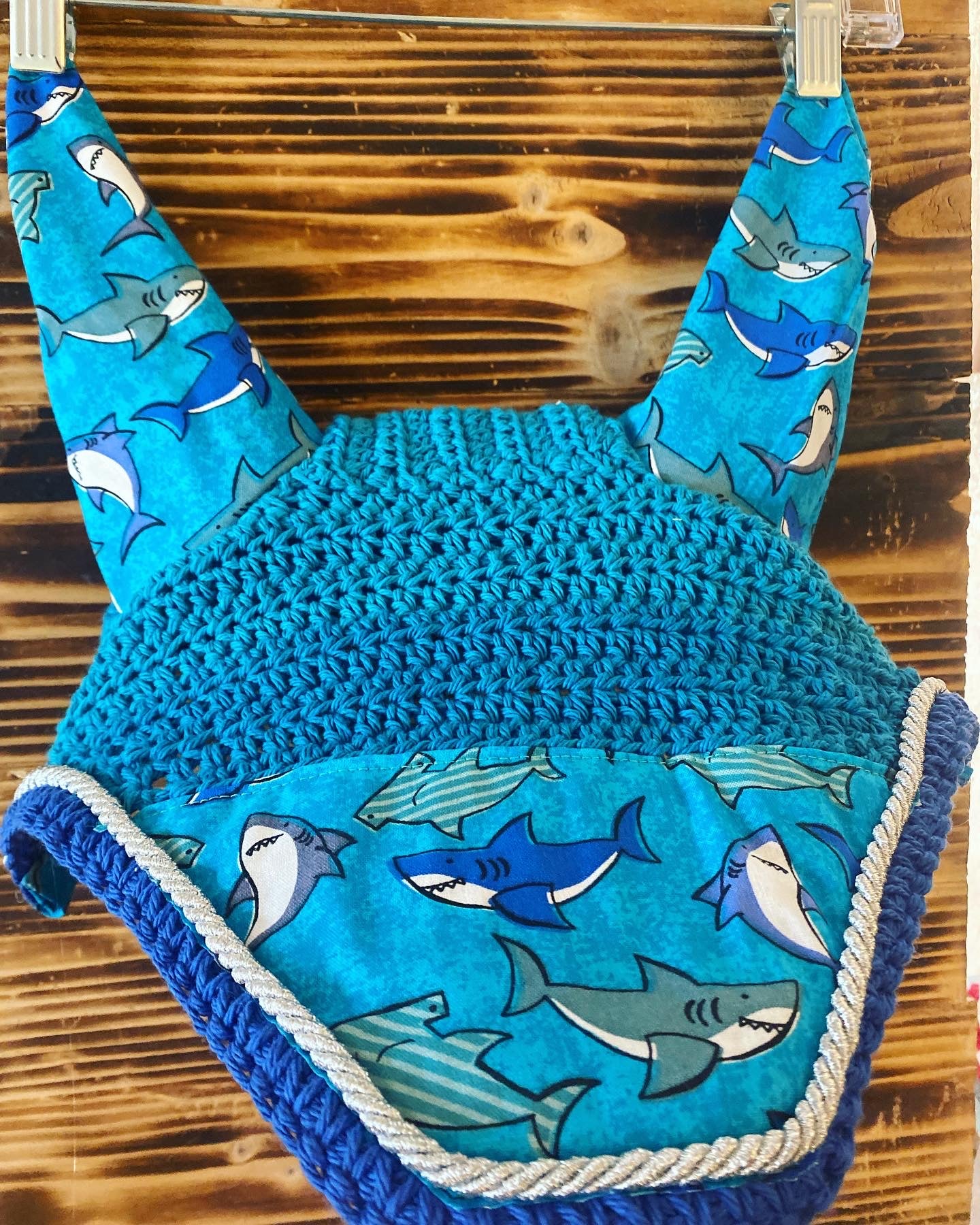 Shark bonnet